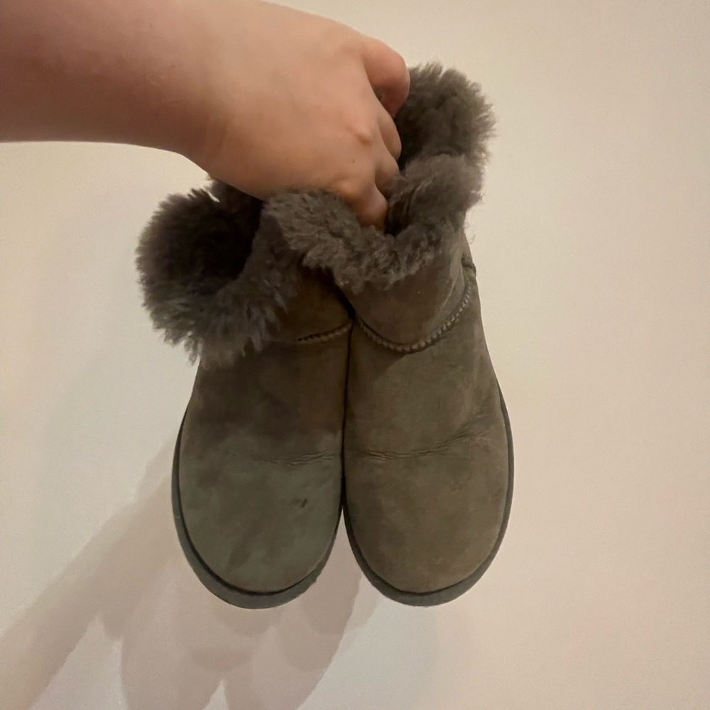 Grey Preloved Shirt Uggs